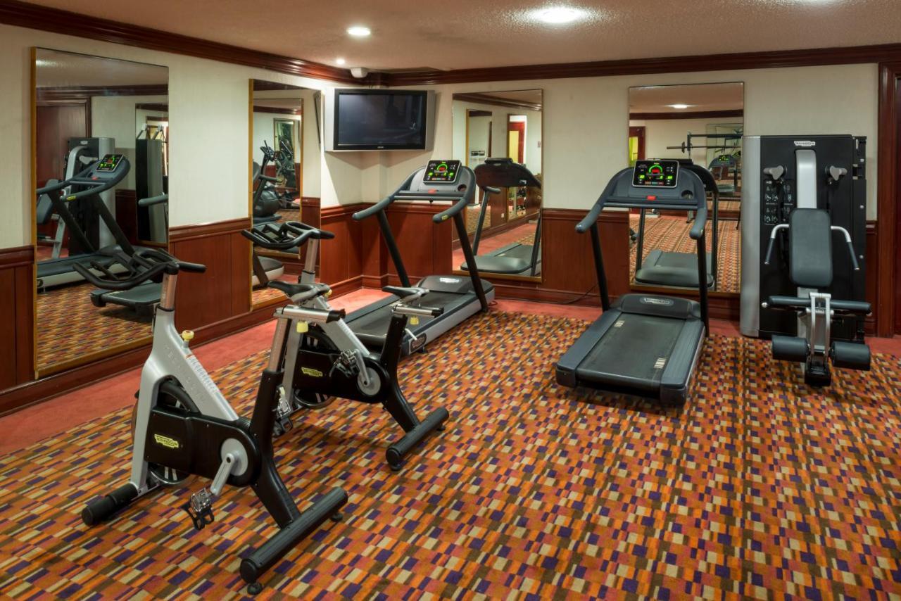 Real Inn Tijuana By Camino Real Hoteles Ngoại thất bức ảnh A gym at a hotel