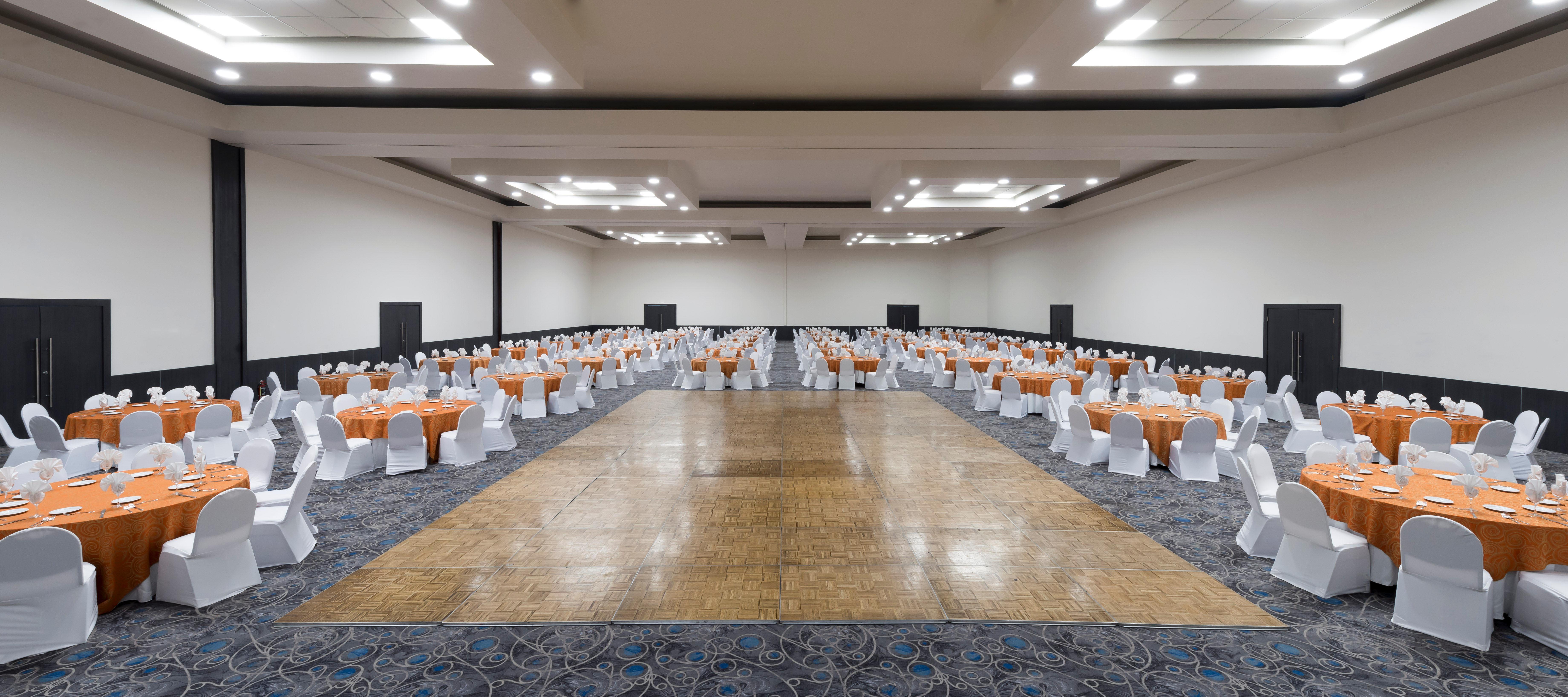 Real Inn Tijuana By Camino Real Hoteles Ngoại thất bức ảnh The ballroom at the hotel