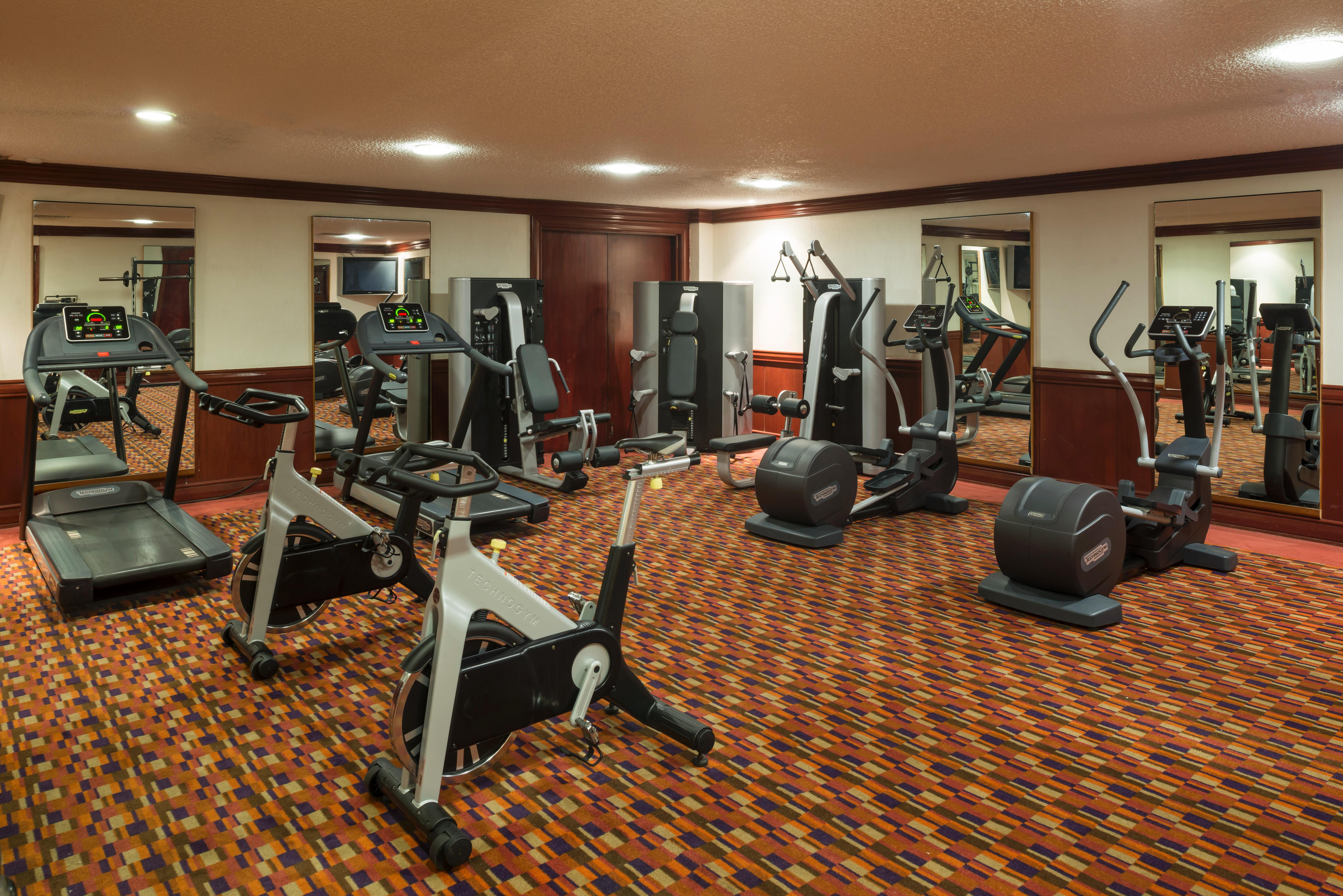 Real Inn Tijuana By Camino Real Hoteles Ngoại thất bức ảnh The gym at the hotel