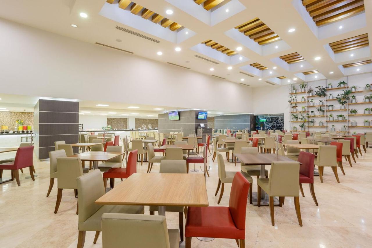 Real Inn Tijuana By Camino Real Hoteles Ngoại thất bức ảnh The lounge at the airport