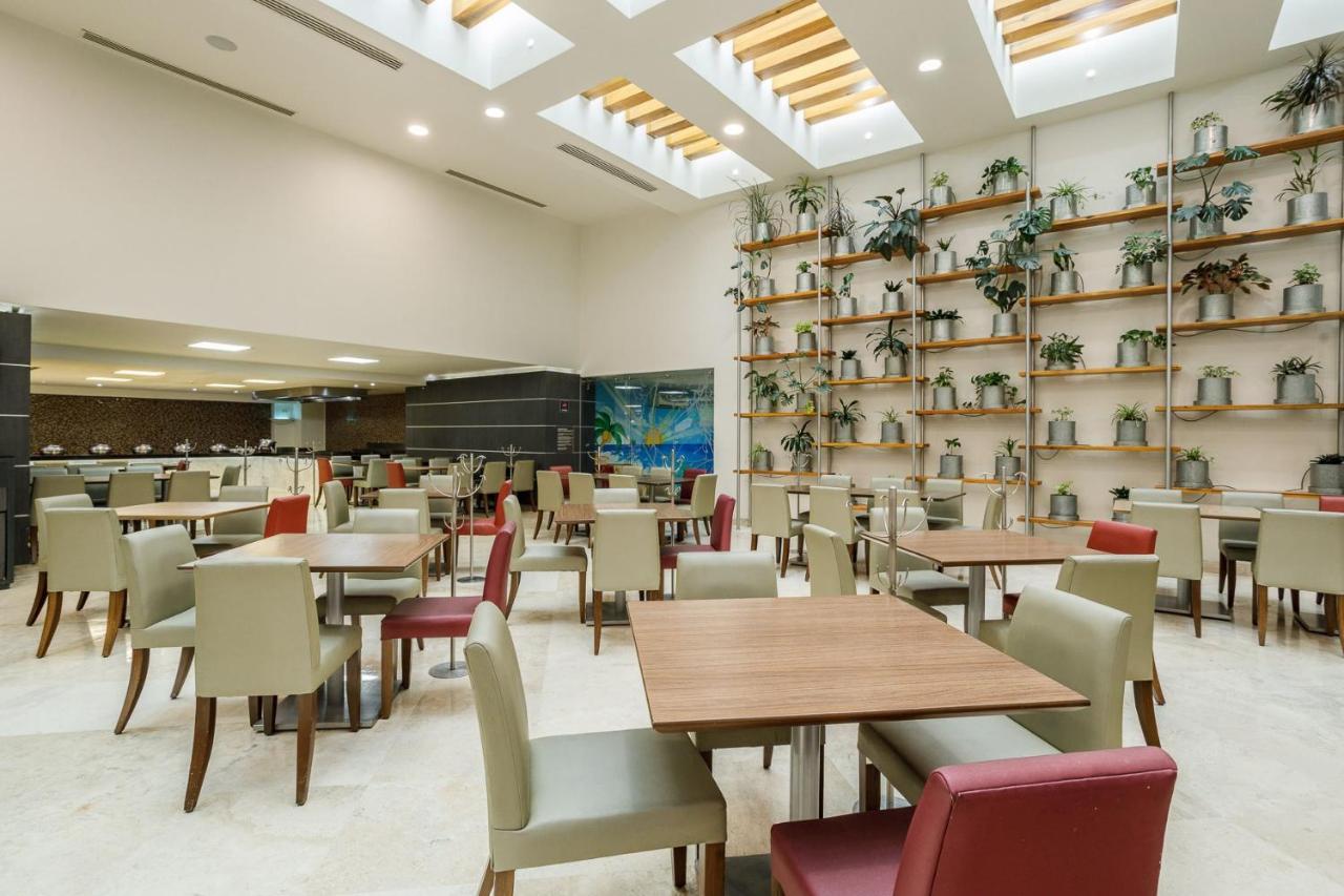 Real Inn Tijuana By Camino Real Hoteles Ngoại thất bức ảnh The lounge at the airport