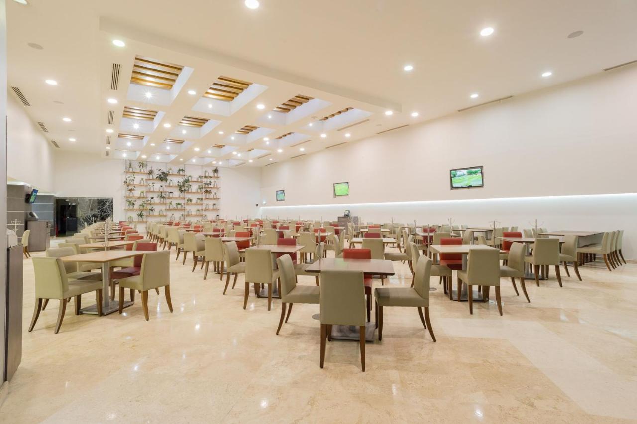 Real Inn Tijuana By Camino Real Hoteles Ngoại thất bức ảnh The lounge at the airport