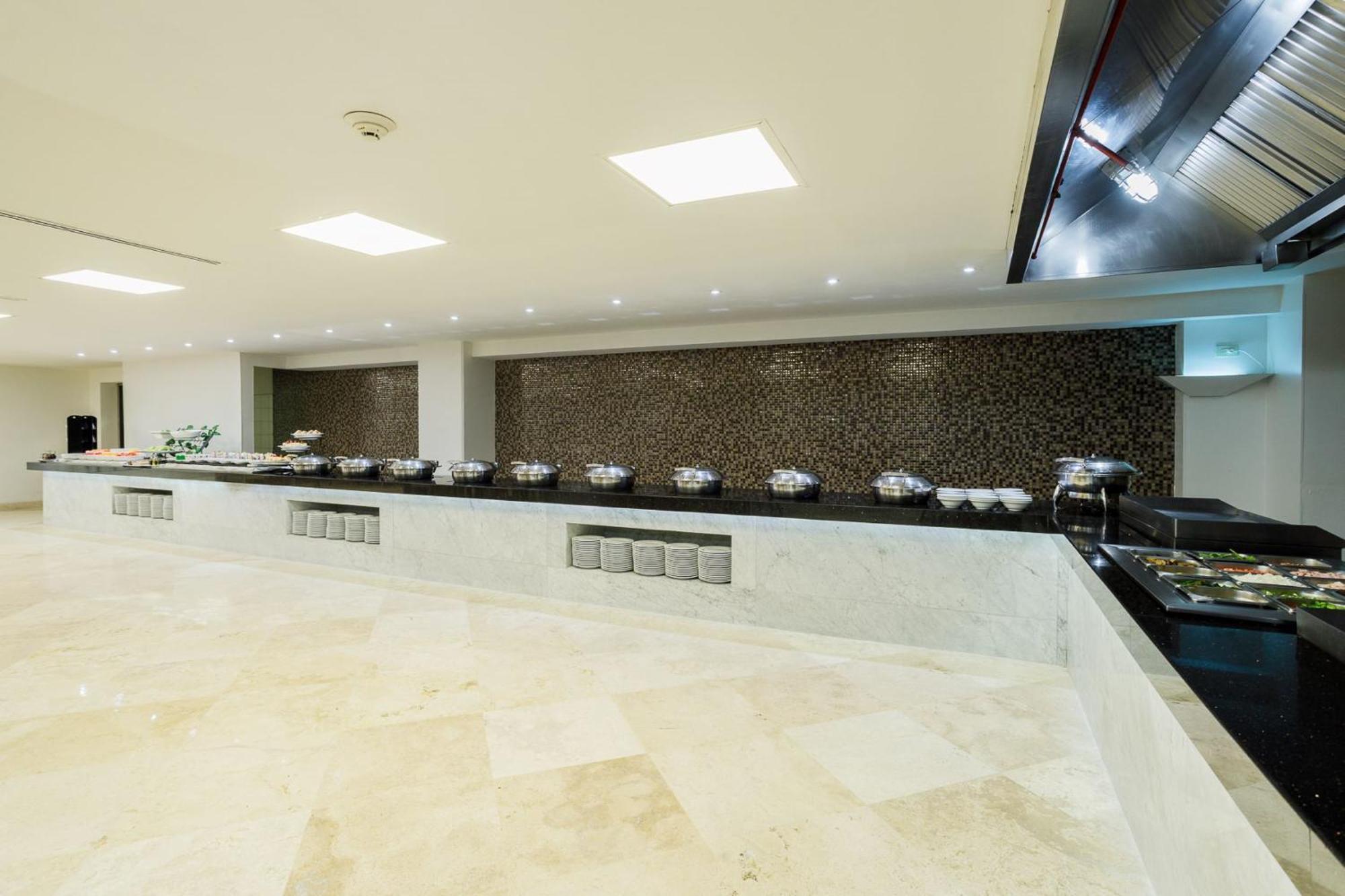 Real Inn Tijuana By Camino Real Hoteles Ngoại thất bức ảnh The buffet at the 1010