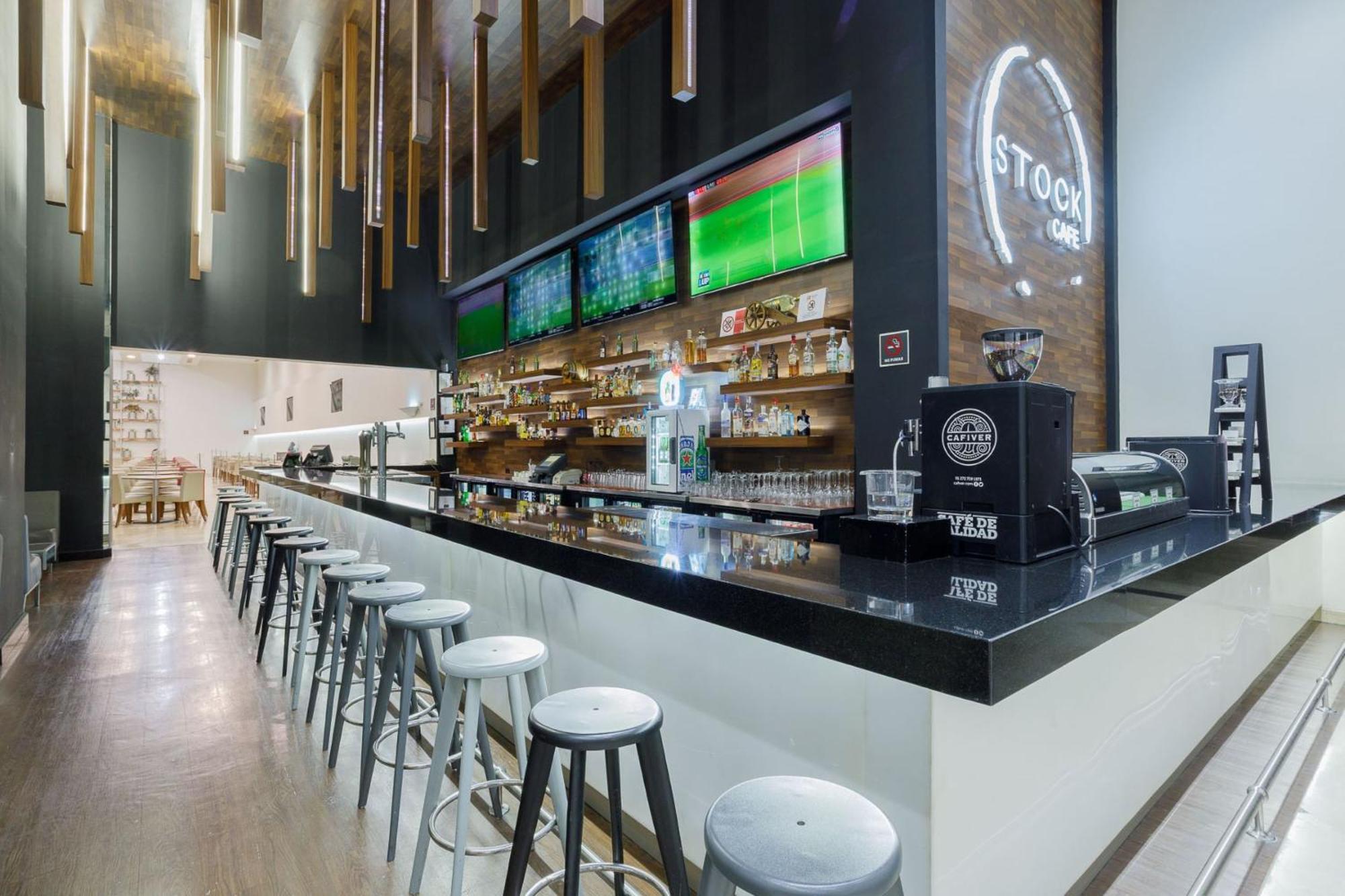Real Inn Tijuana By Camino Real Hoteles Ngoại thất bức ảnh Stock Bar