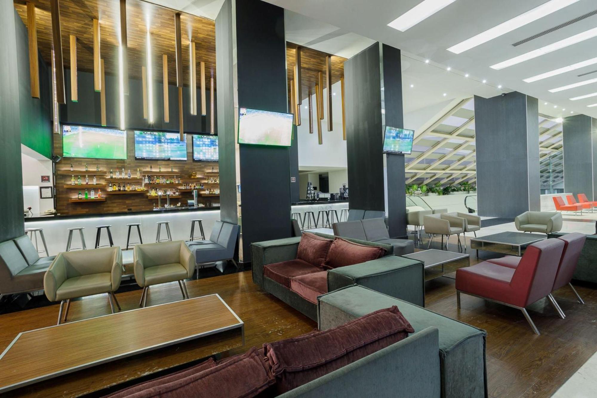 Real Inn Tijuana By Camino Real Hoteles Ngoại thất bức ảnh The lounge at the airport