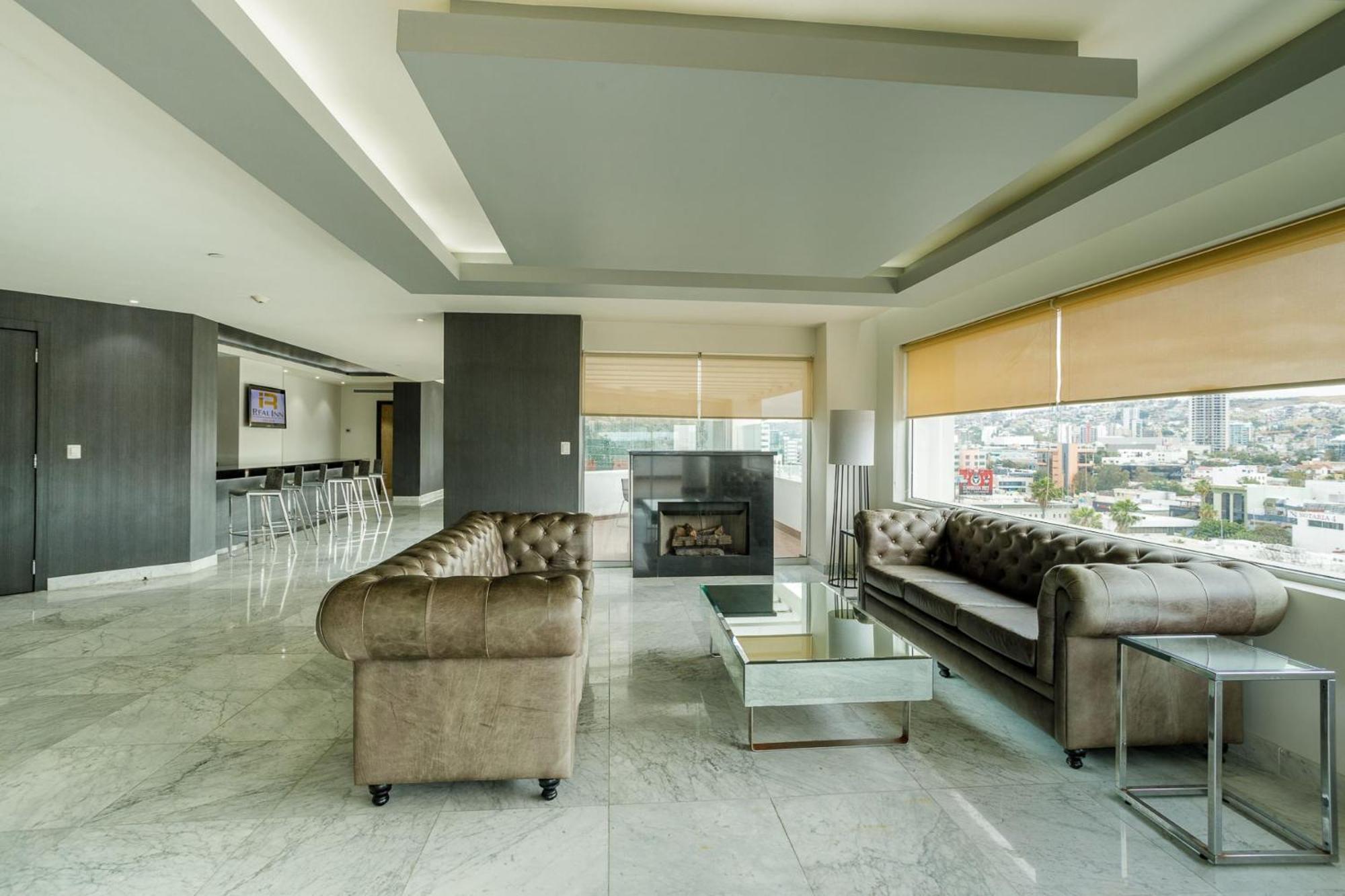 Real Inn Tijuana By Camino Real Hoteles Ngoại thất bức ảnh The interior of the club