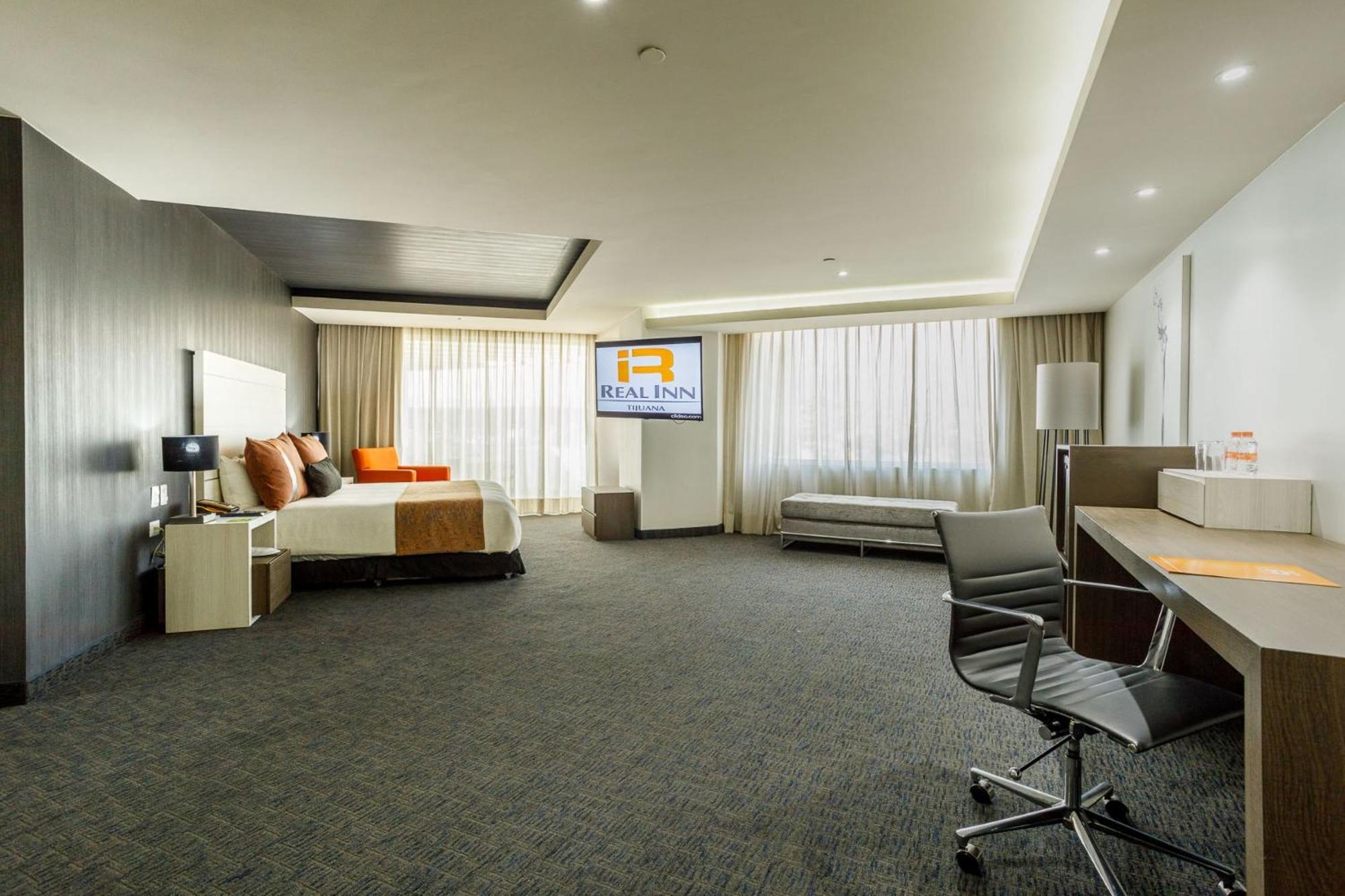 Real Inn Tijuana By Camino Real Hoteles Ngoại thất bức ảnh A suite at the hotel