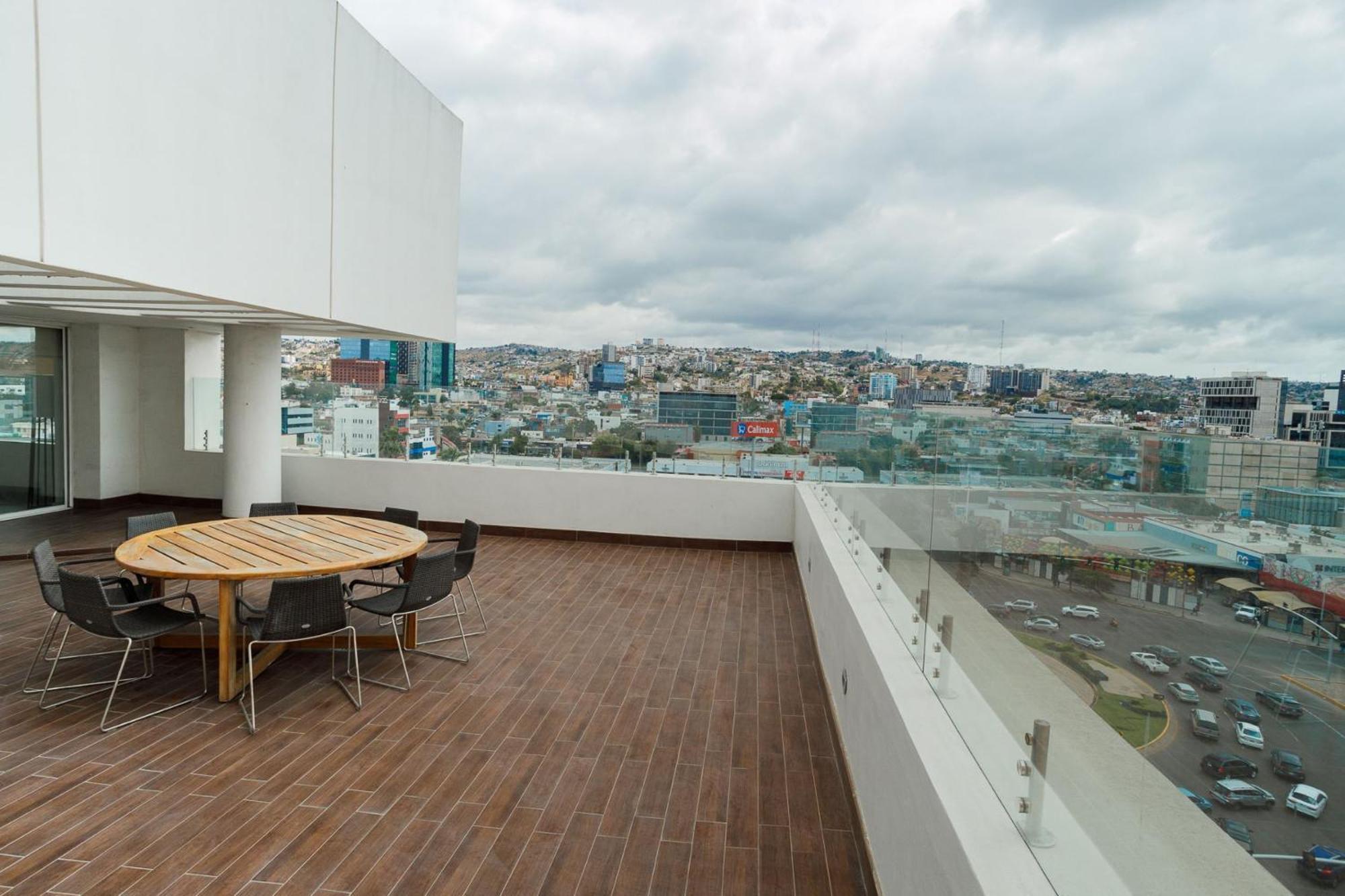 Real Inn Tijuana By Camino Real Hoteles Ngoại thất bức ảnh View from the rooftop