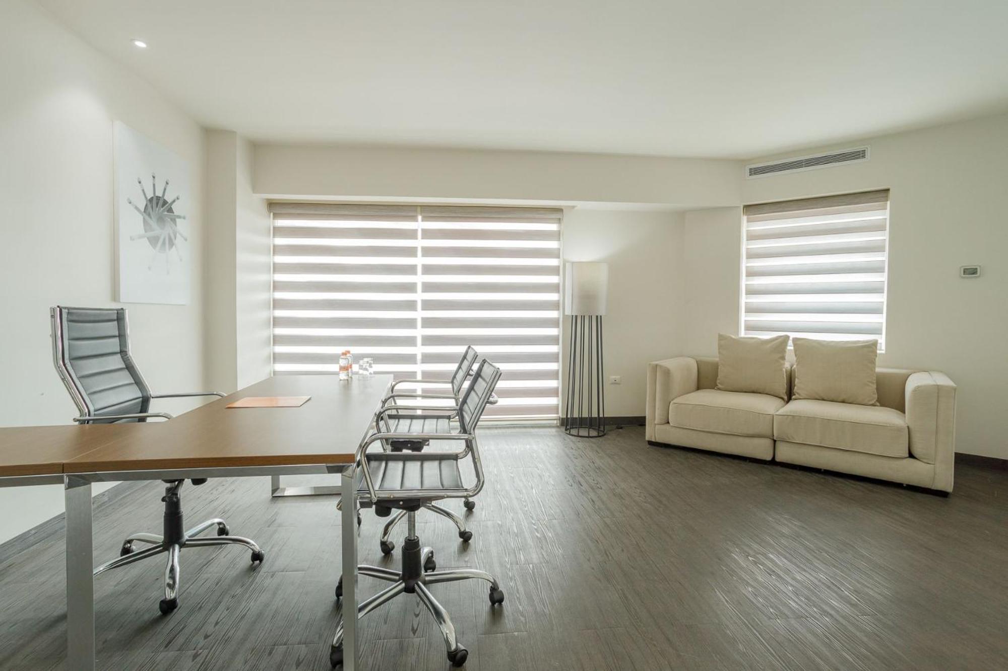 Real Inn Tijuana By Camino Real Hoteles Ngoại thất bức ảnh Zebra roller shades