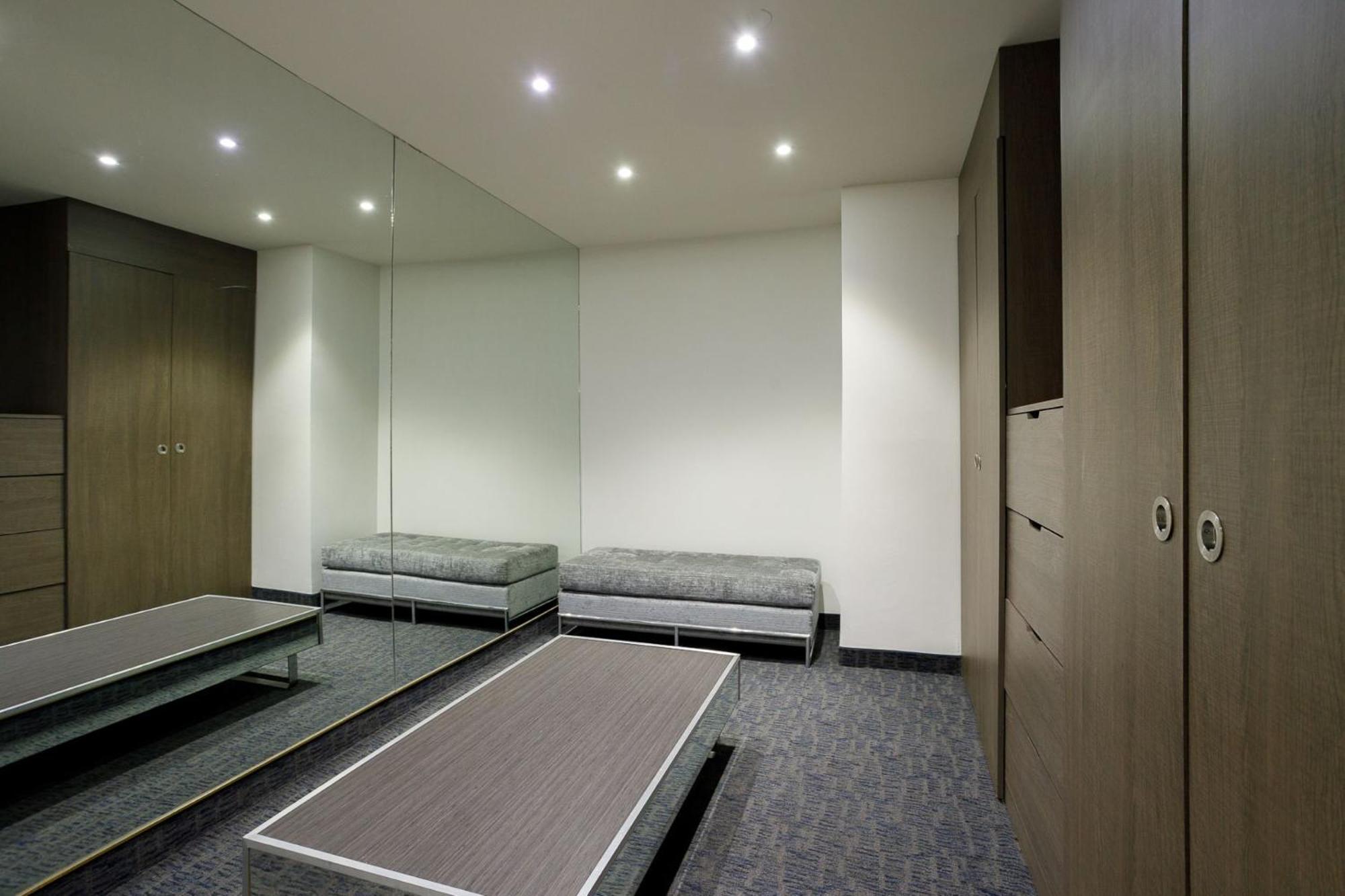 Real Inn Tijuana By Camino Real Hoteles Ngoại thất bức ảnh The dressing room at the National Theatre, London