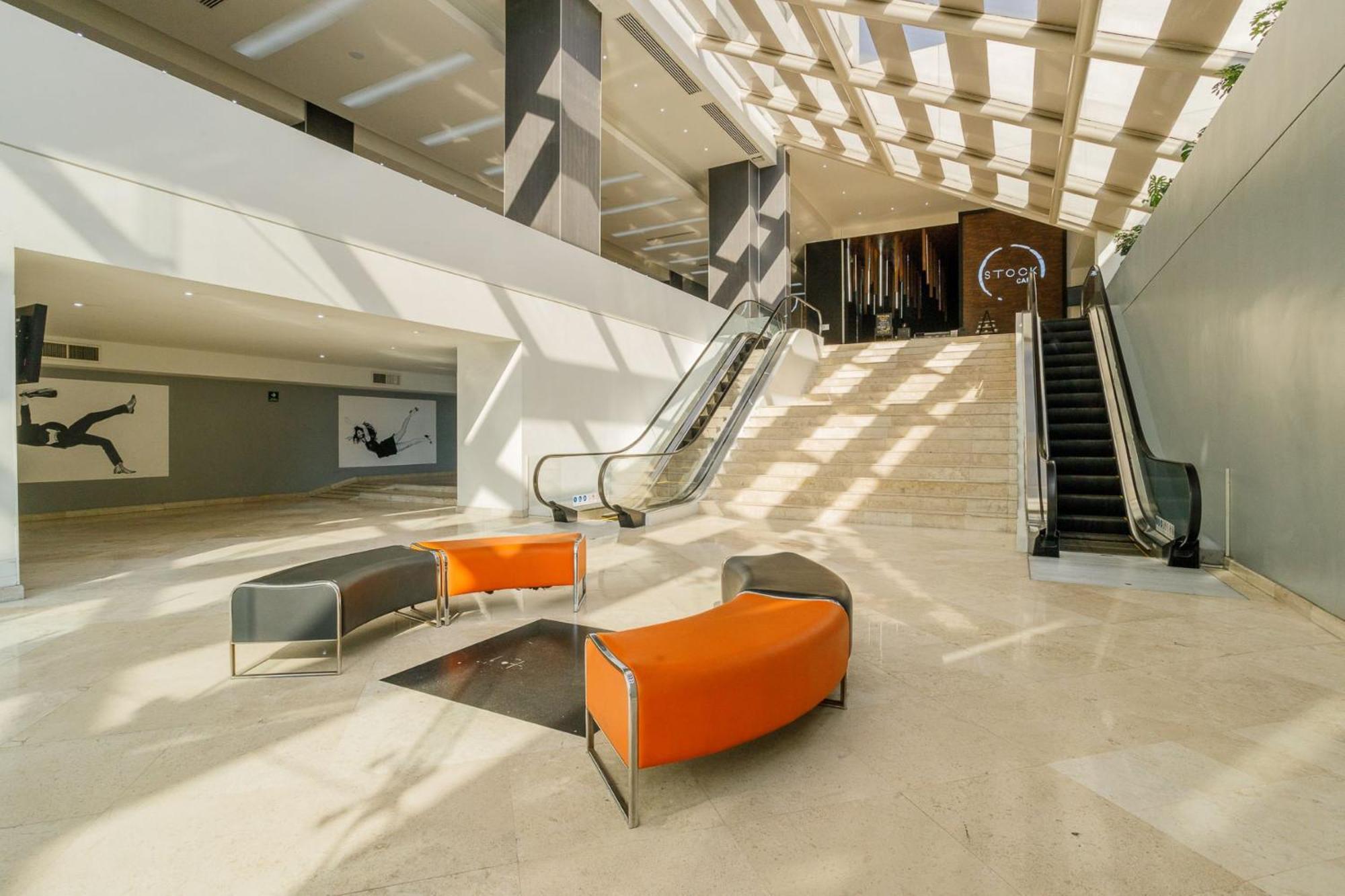 Real Inn Tijuana By Camino Real Hoteles Ngoại thất bức ảnh Interior of the terminal