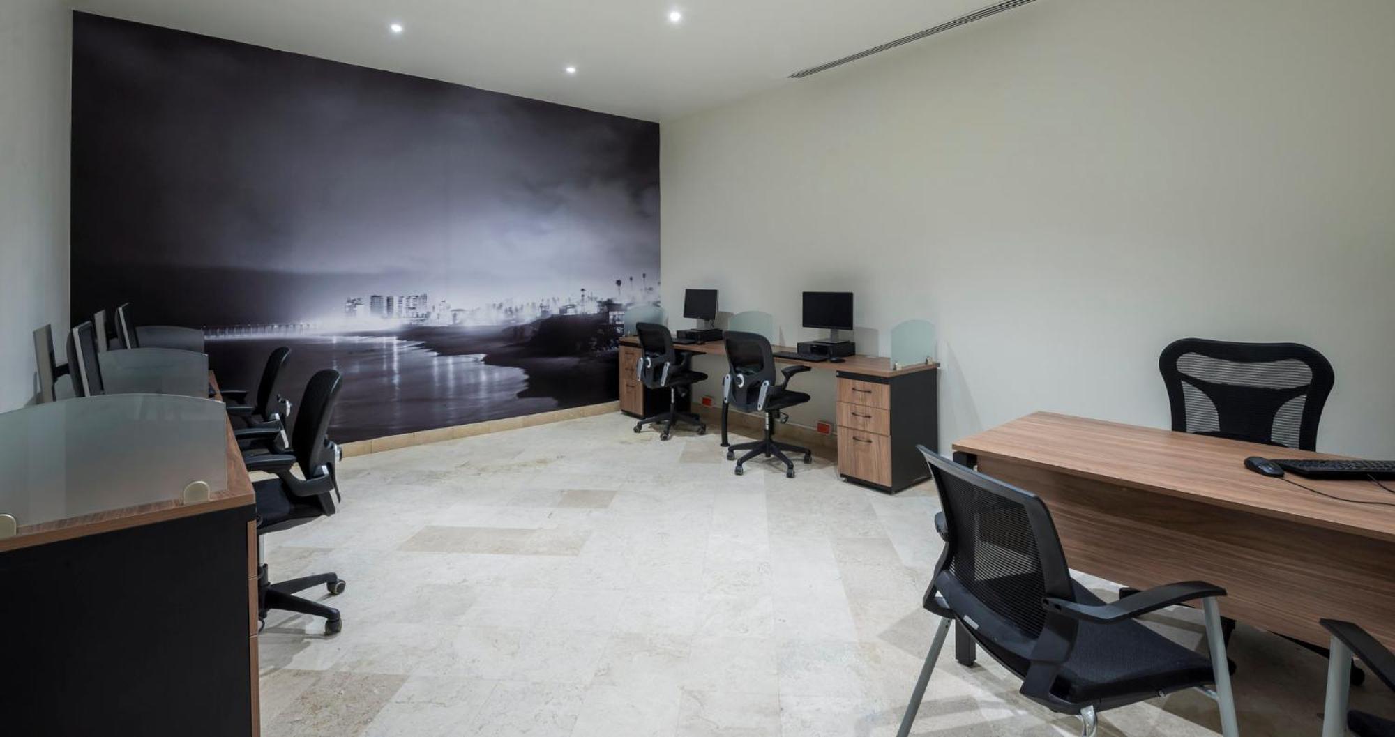 Real Inn Tijuana By Camino Real Hoteles Ngoại thất bức ảnh Business Centre