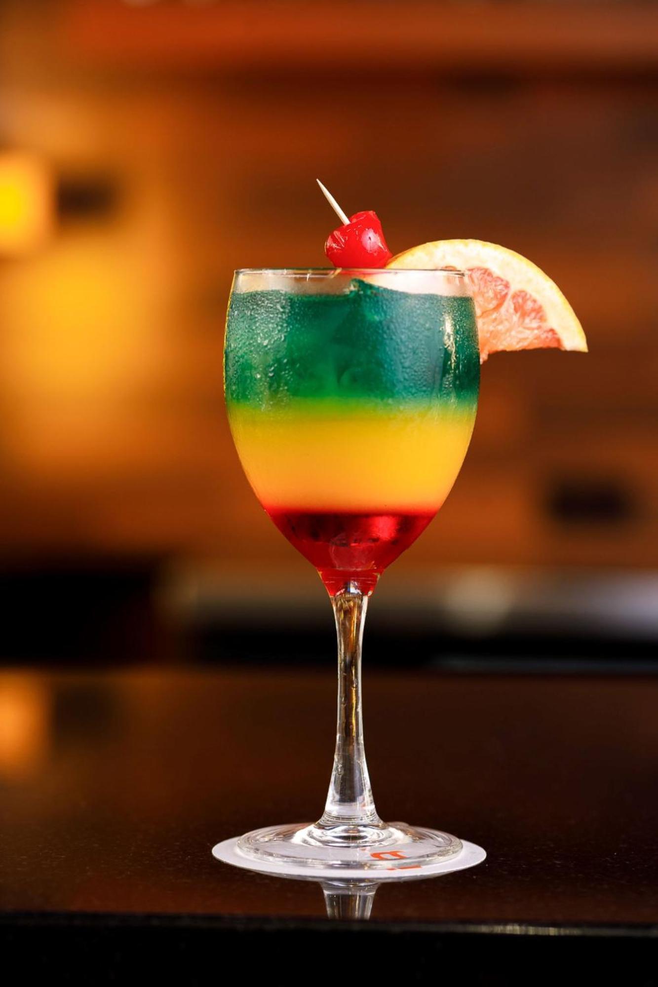 Real Inn Tijuana By Camino Real Hoteles Ngoại thất bức ảnh A layered cocktail