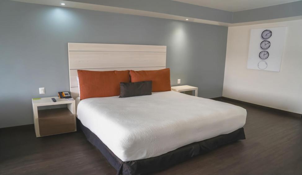Real Inn Tijuana By Camino Real Hoteles Ngoại thất bức ảnh A room at the hotel